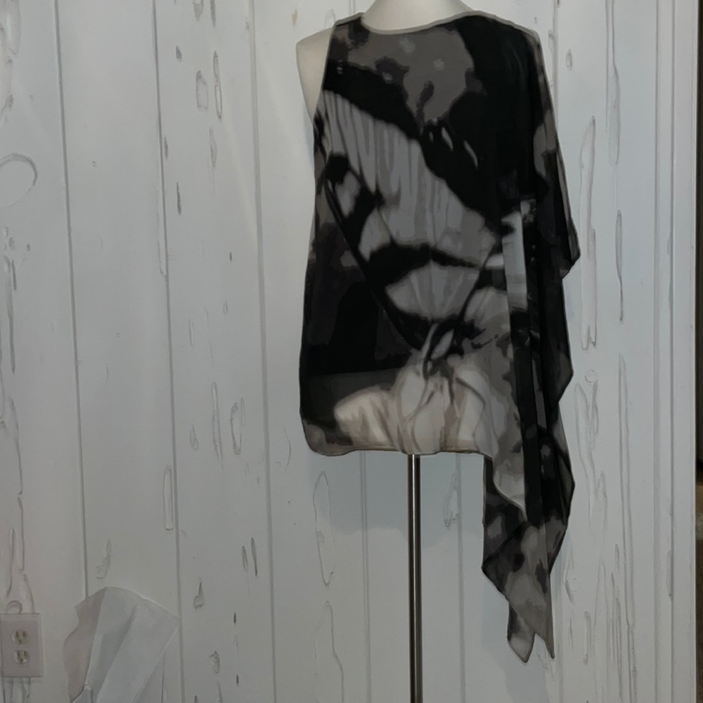 Alfani blouse XL. One side sleeveless.